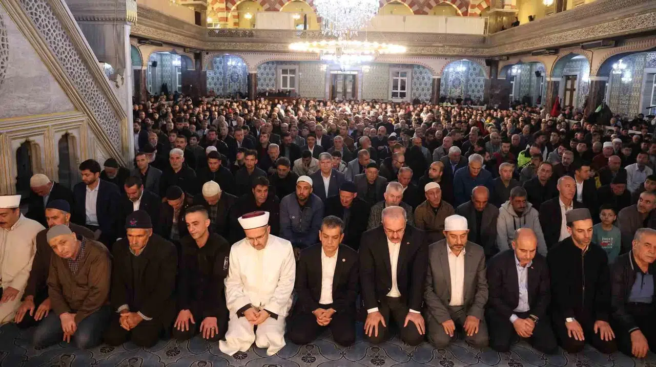 Elazığ’da Bayram Namazında Mescitler Doldu Taştı