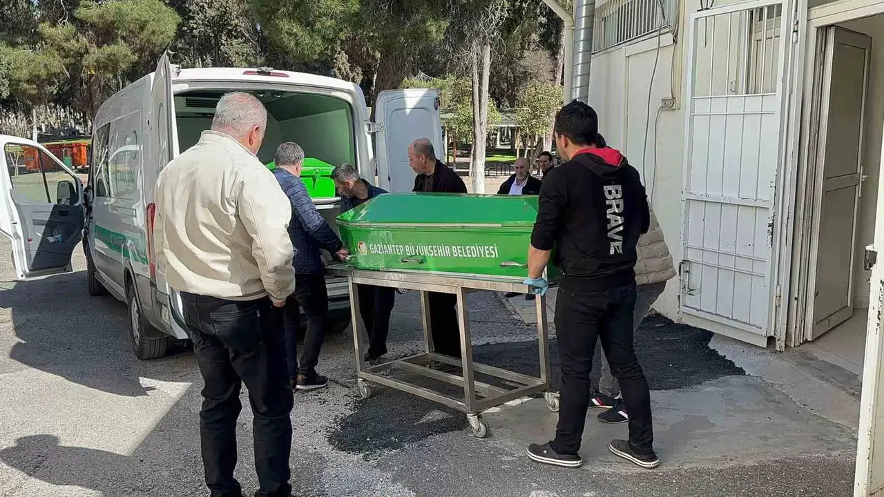 Gaziantep’te Arabanın Çarptığı Motosikletteki Genç Hayatını Kaybetti