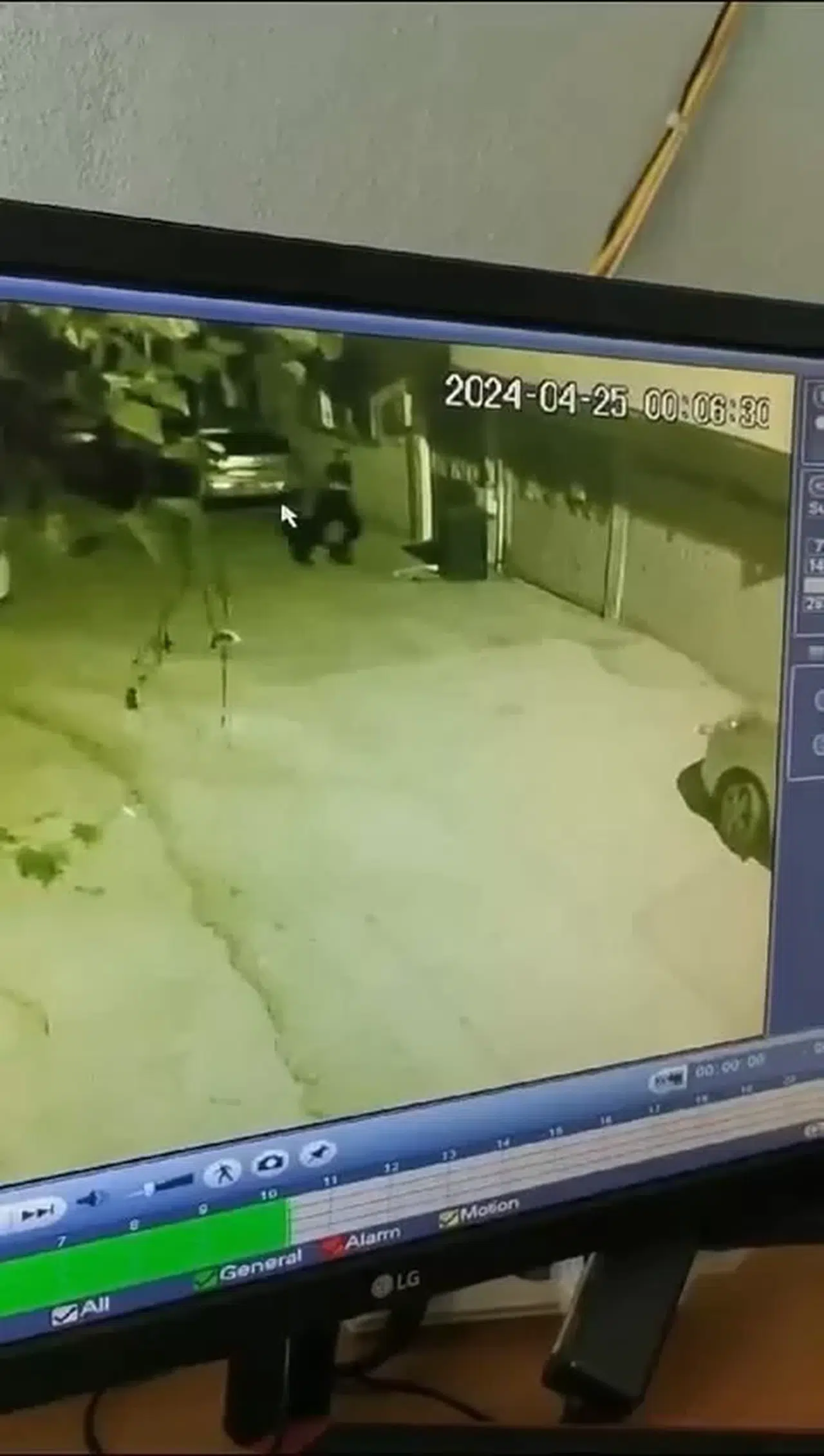 Hududunu Çöp Kutusundan Çıkardı