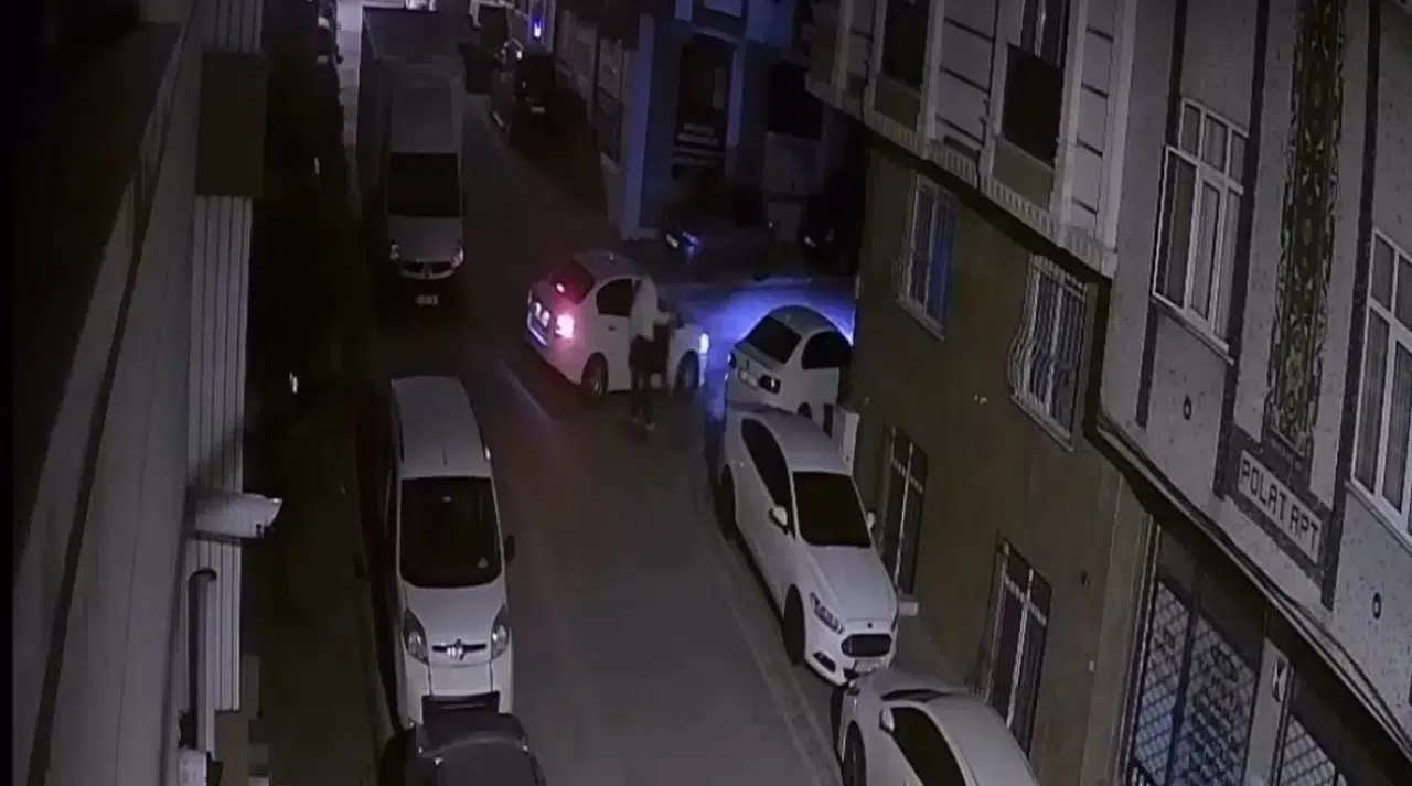İstanbul’da İşi Bırakan Dj’ye Silahlı Atak Kamerada: Eski İşvereninin Tuttuğu Tetikçi Kurşun Yağdırdı