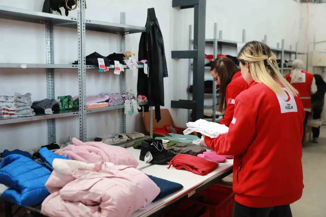 Kızılay’ın Yeterlilik Ordusu Bayramlıklarla Yüzleri Güldürüyor