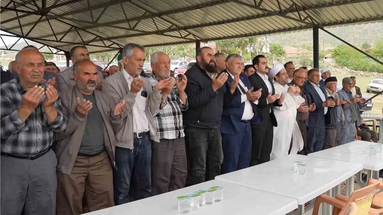 Kuraklık Riski Artıyor, Ekinler Kuruyor: Köylüler Yağmur Duasına Çıktı