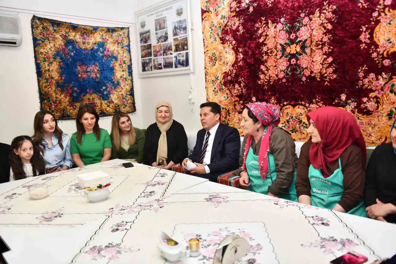 Lider Özer Esenyurt’ta Derneklerle Bayramlaştı