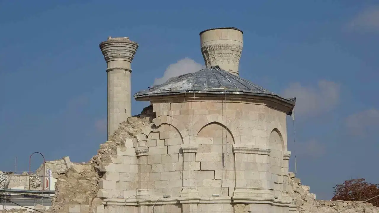 Malatya’da Zelzeleden Etkilenen 241 Kültür Varlığı İçin Çalışmalar Sürüyor