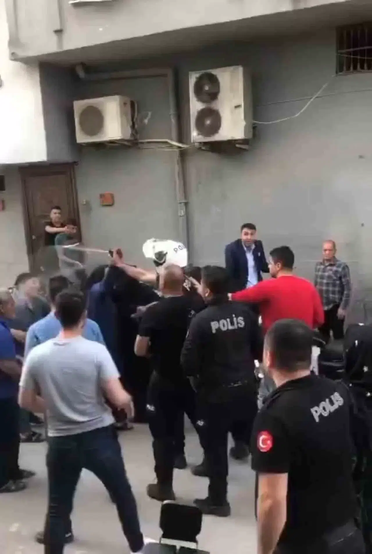 Muhtarlık Seçimi Sonrası Çıkan Arbedeye Polisten Müdahale