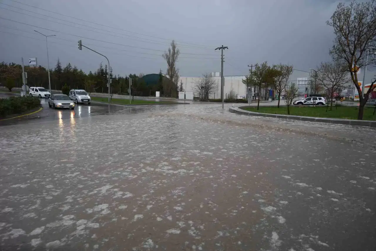 Niğde’de Sağanak Hayatı Olumsuz Etkiledi