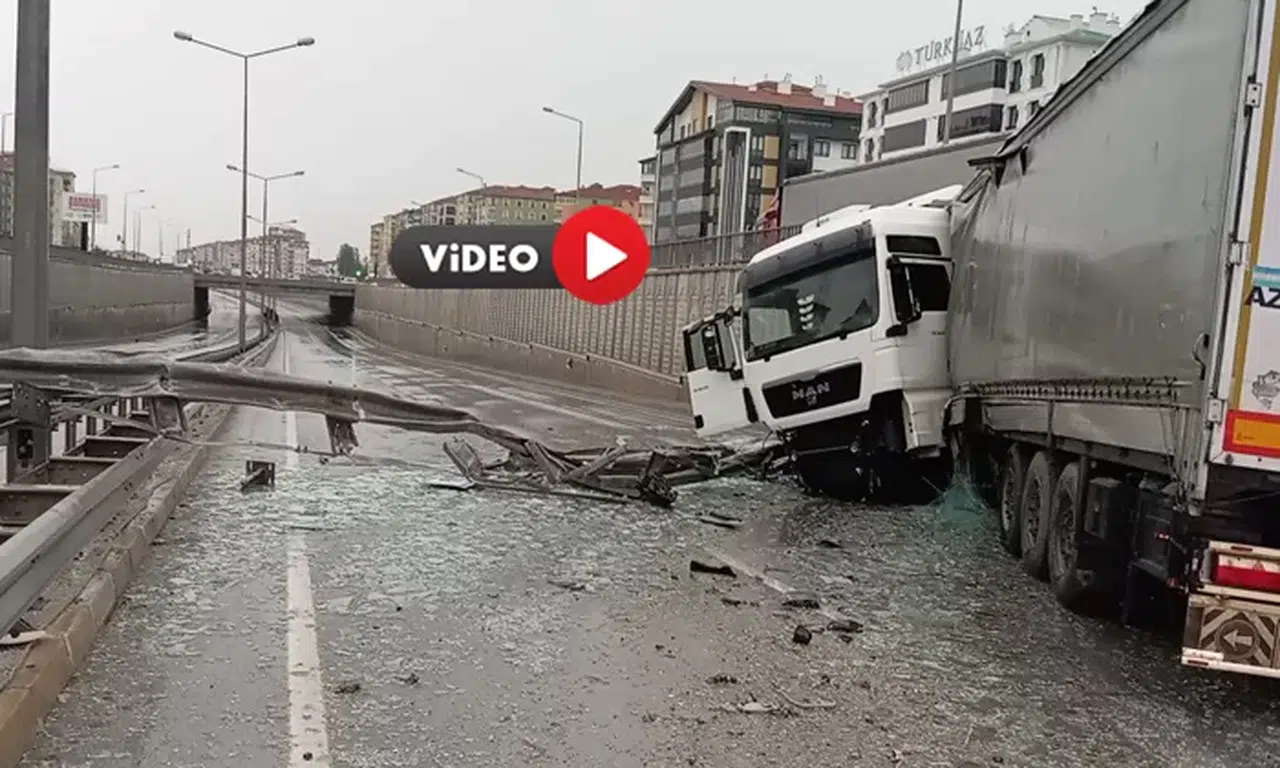 Sağanak Yağış Kaza Getirdi