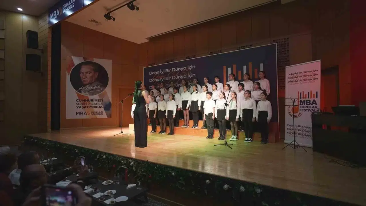Öğrenciler "Daha Âlâ Bir Dünya İçin Daha Çok Ses" Diyerek Korolar Festivali’nde Buluştu