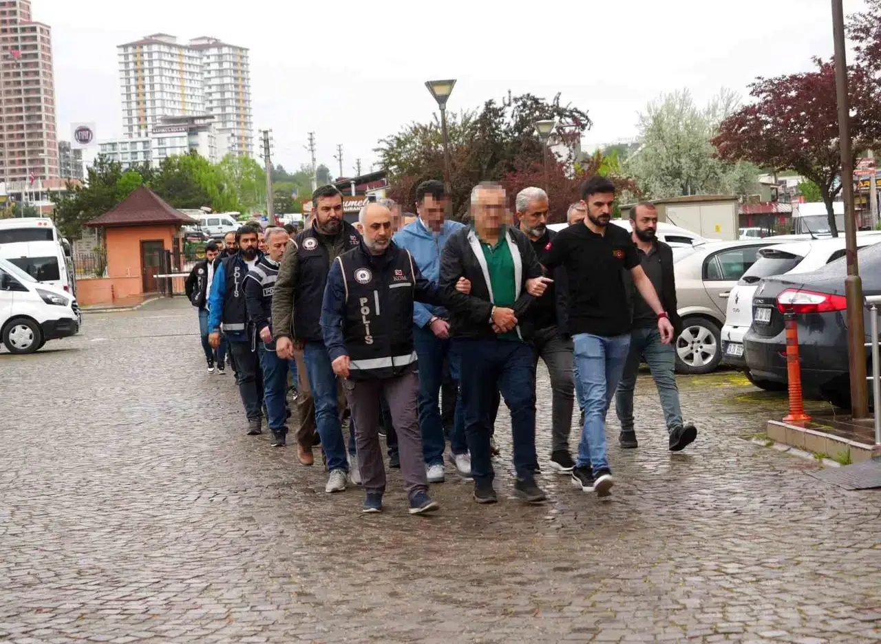 Ortalarında Eski Vilayet Özel Yönetimi Genel Sekreteri ve Hakim de Bulunuyor: 24 Kuşkulu Adliyeye Sevk Edildi