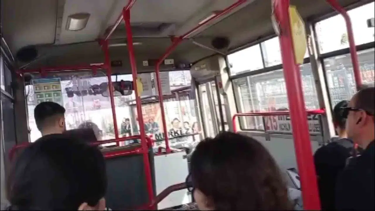 Otobüste Bebek Arabası Arbedesi: "Seni Mermi Manyağı Yaparım"