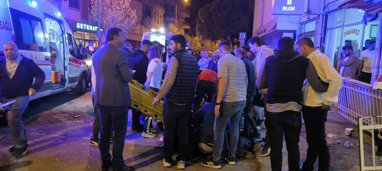 Seçim Kutlamaları Sırasında Parti Binasının Balkonu Çöktü