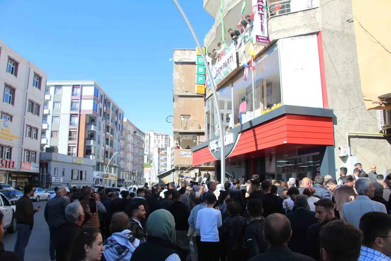 Şırnak’ta Müsaadesiz Yürüyüşe Polis Müdahalesi: 11 Gözaltı