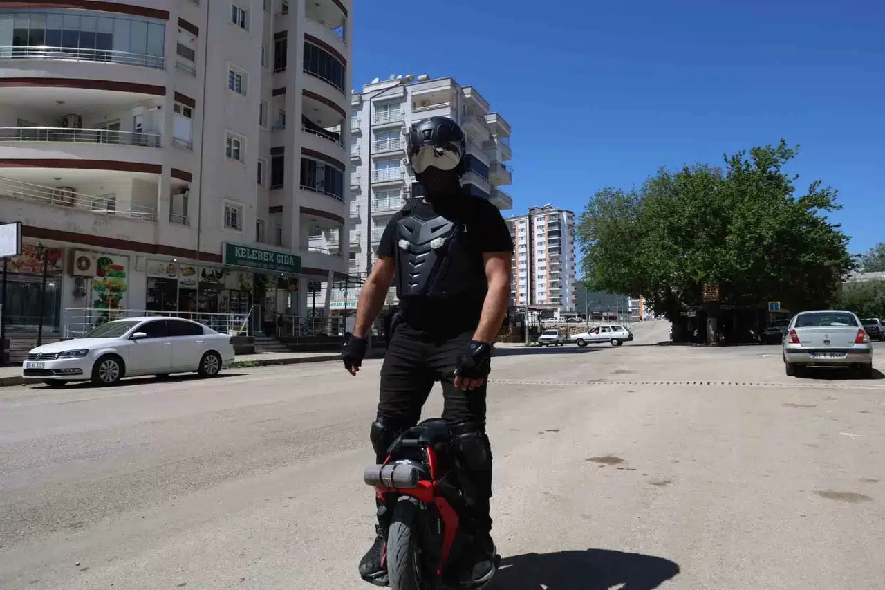 Trafikte Gören "Robot" Sanıyor