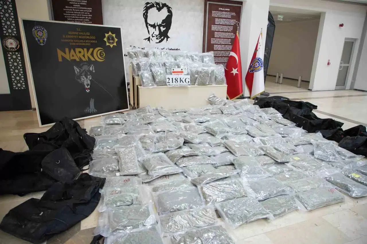 Türkiye’ye Valizler Dolusu Uyuşturucu Sokacaklardı: 218 Kilogram Skunk Ele Geçirildi