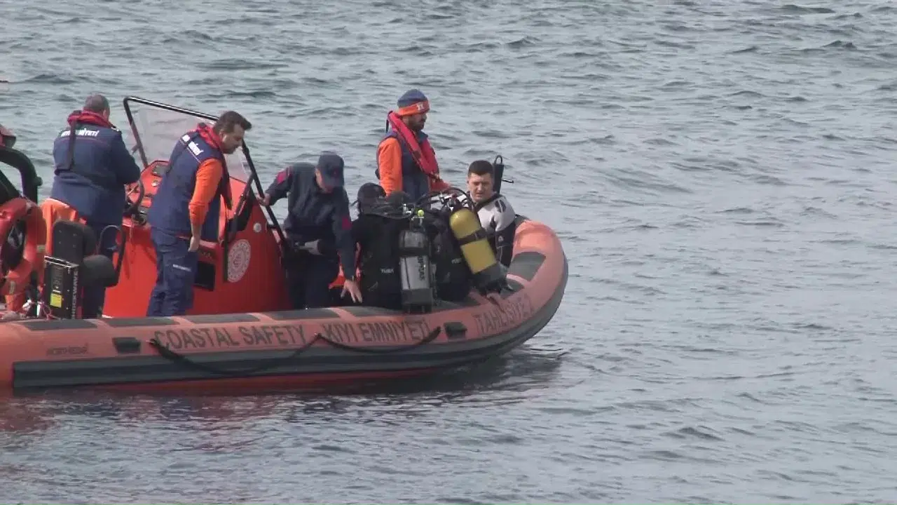 Üsküdar’da Akşam Denize Girerek Kaybolan Şahsı Arama Çalışmaları Sürüyor
