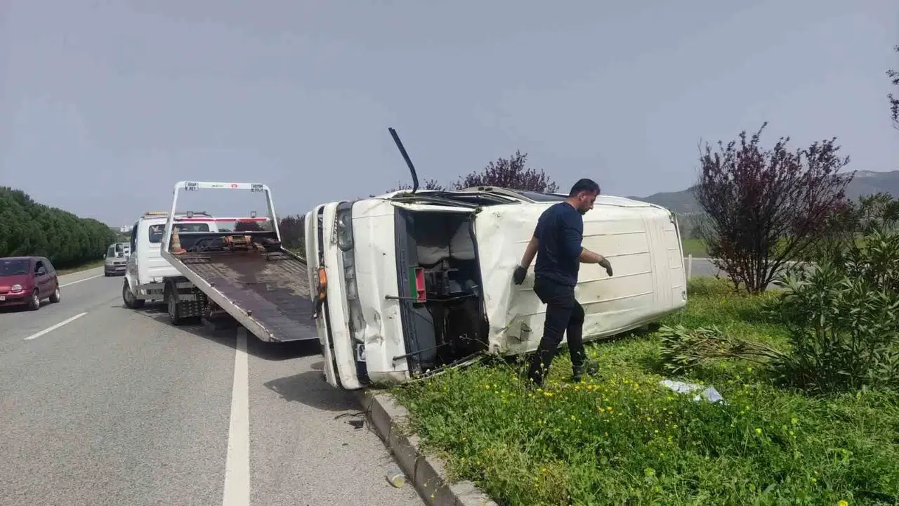 Yalova’da Denetimden Çıkan Minibüs Takla Attı, 2 Kişi Yaralandı
