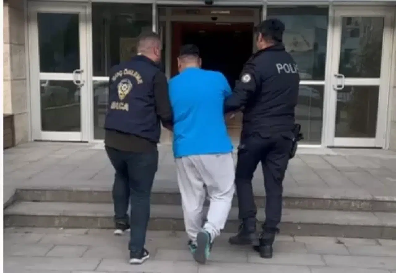 23 Yıldan Fazla Mahpus Cezasıyla Aranan Zehir Taciri Kıskıvrak Yakalandı