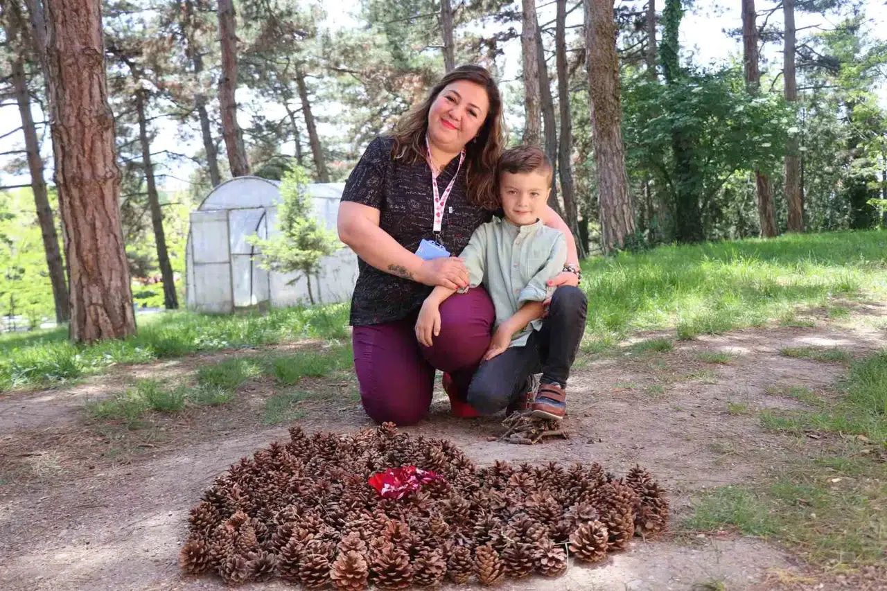 7 Yaşındaki Çocuk, Kendisiyle Yakından İlgilenen Hemşireyi Duygulandırdı