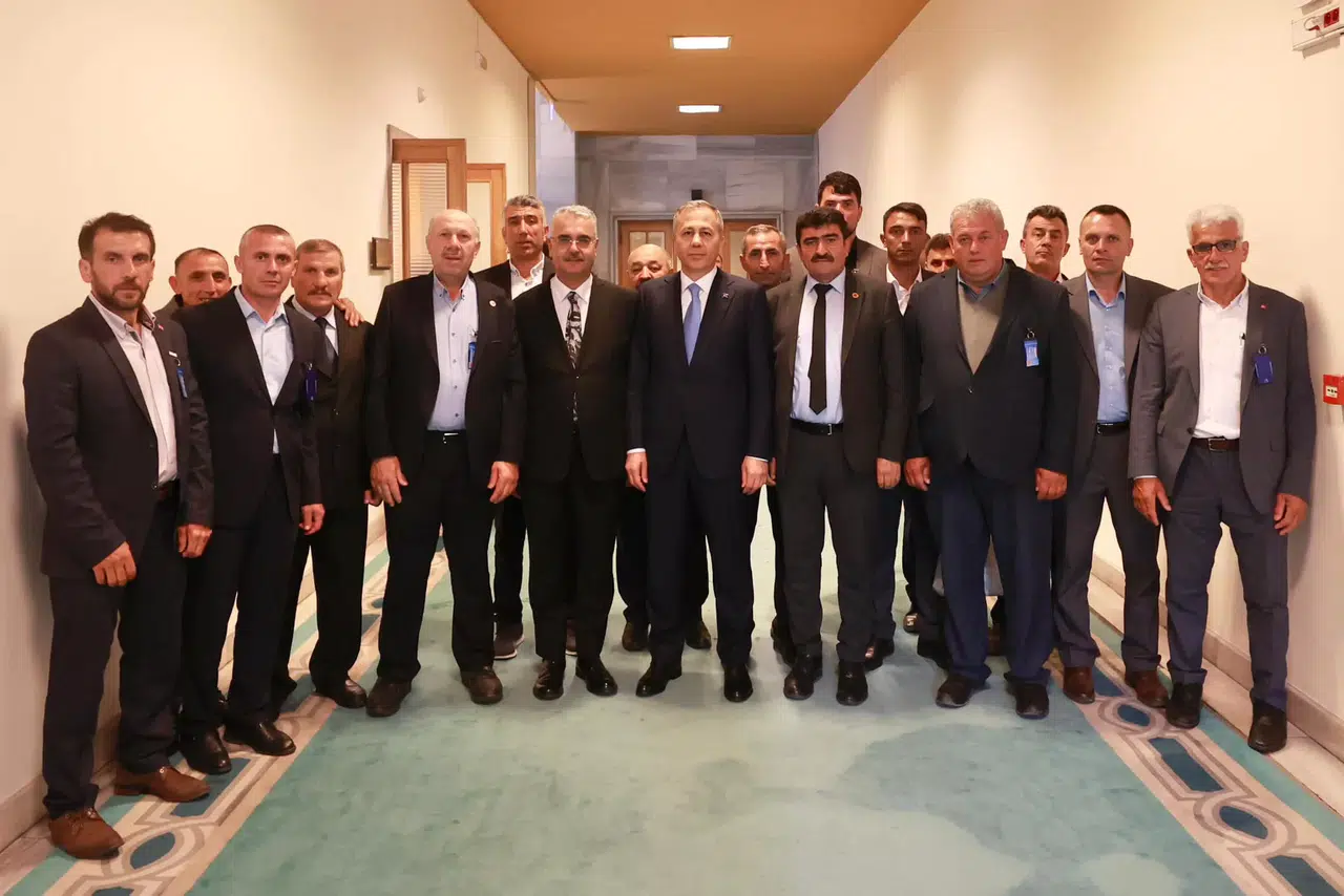 Ahlatcı, Muhtarlarla Bakan Yerlikaya’yı Ziyaret Etti