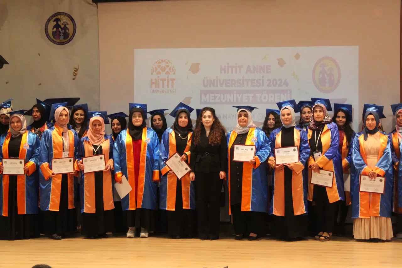 Anne Üniversitesi Yeni Mezunlarını Verdi