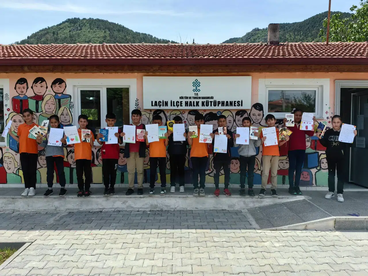 Annelerine Mektup Yazarak Kitap Okumalarını İstediler