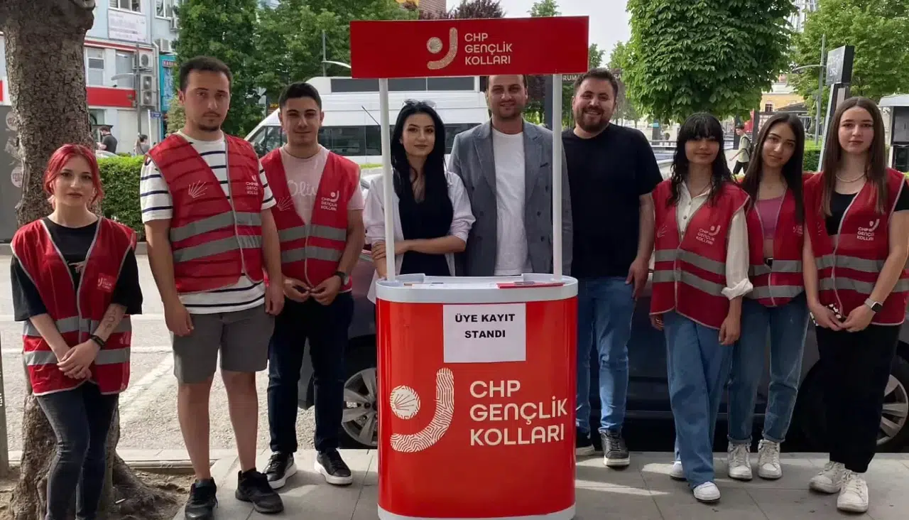 CHP’li Gençler Üyelik Standı Açtı