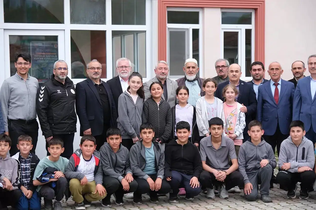 Çocuklar İle Oyun Oynadılar