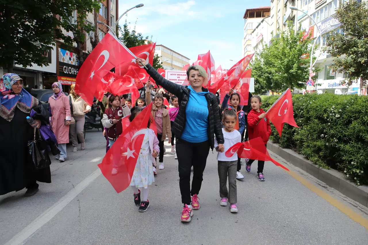 Gazi Caddesi’nde Gençlik Yürüyüşü