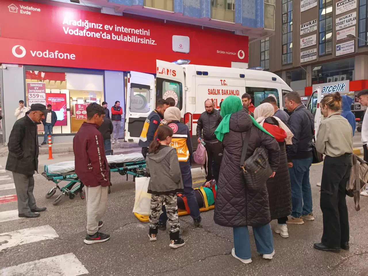 Gazi Caddesi’nde Kaza, Anne ve Oğlu Yaralandı