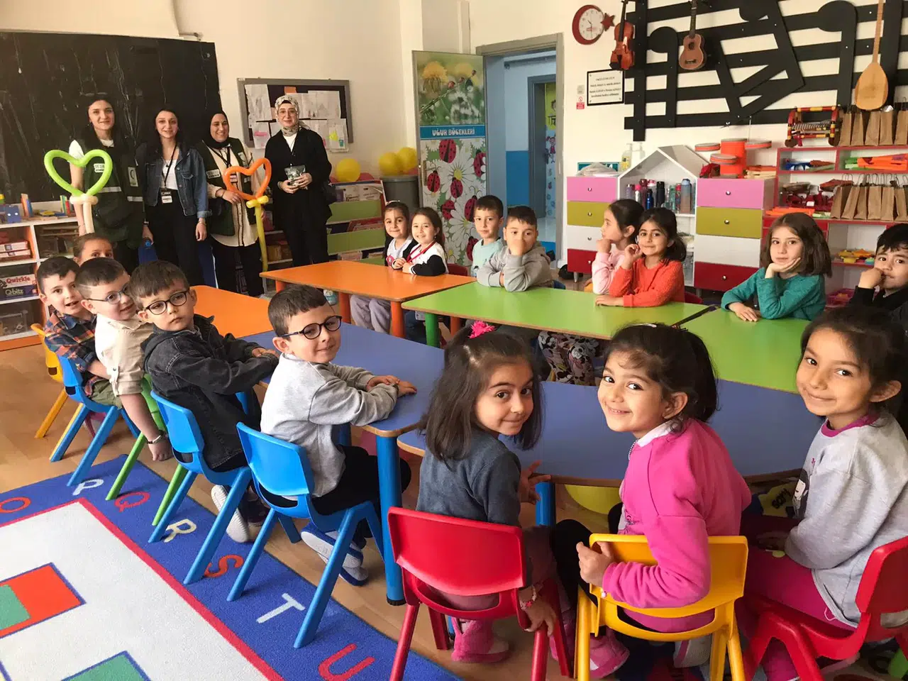 Genç Yeşilay Ekibi Minikleri Bilgilendiriyor