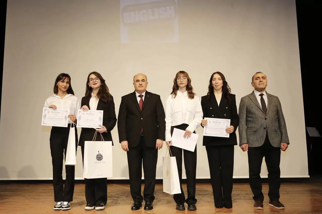 Gençler, İngilizce’yi Tartışarak Geliştiriyor