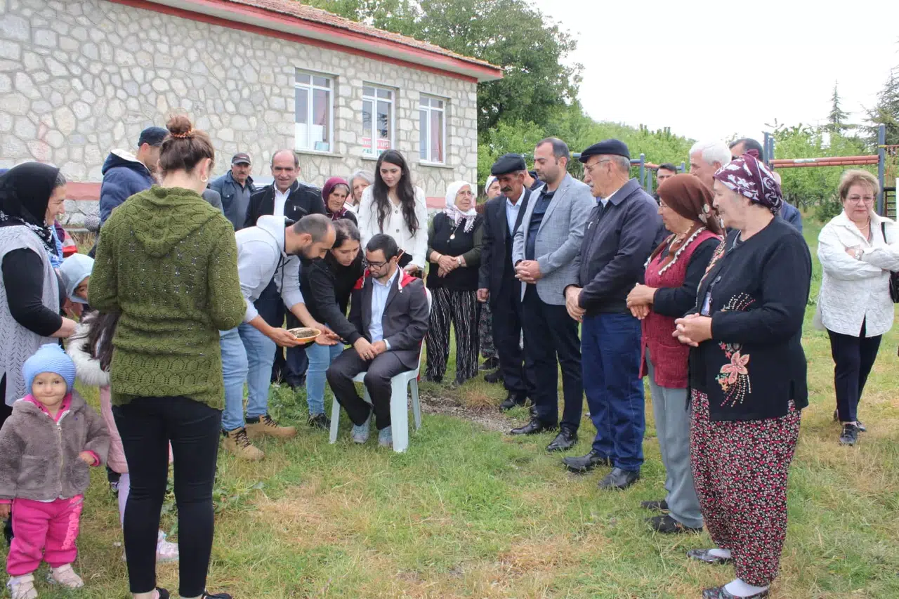Köse'den Down Sendromlu Kara'ya Bisiklet Hediyesi