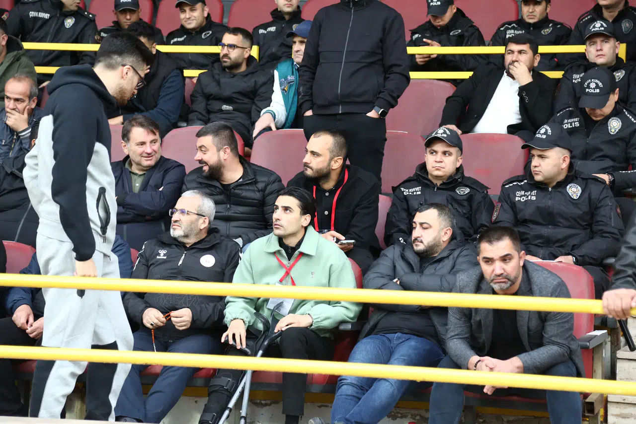Ozan Sol Takımını Yalnız Bırakmadı