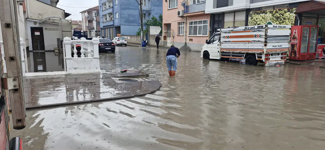 Sağanak Hayatı Olumsuz Etkiledi