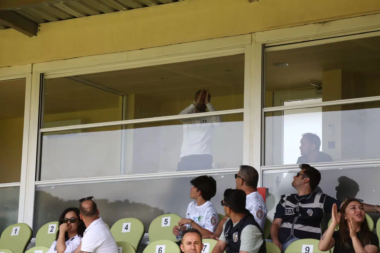 Serkan Özbalta’ya Maç Öncesi Tezahürat