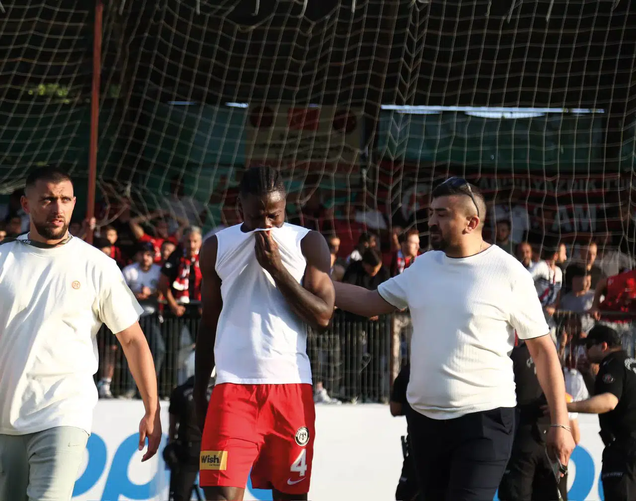 Ahmet Sagat ve Ologo Gözyaşlarını Tutamadı