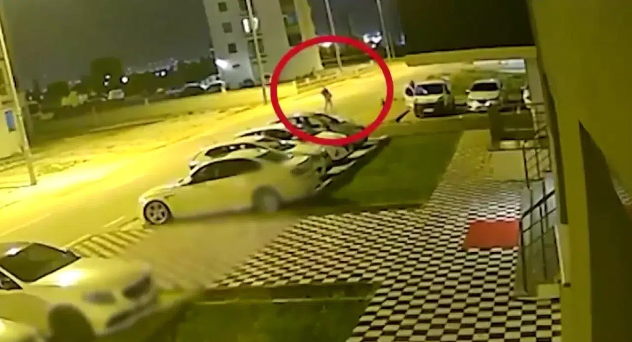 Akü Hırsızları Evvel Kameraya, Sonra Polise Yakalandı