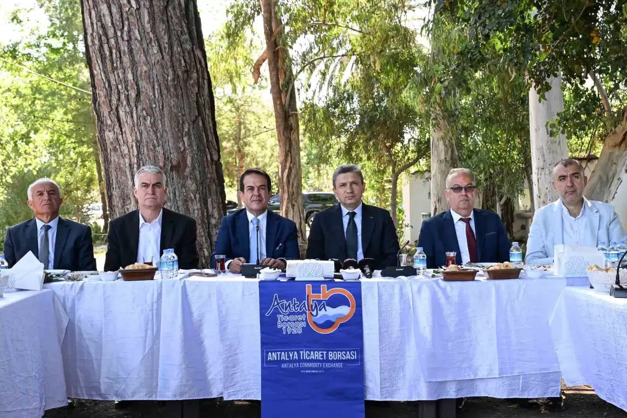 Antalya Valisi’nden ’Zeytinpark’ Daveti: "Yeşil Alan Olarak Mühürleyip Son Kaleyi Kurtaralım"