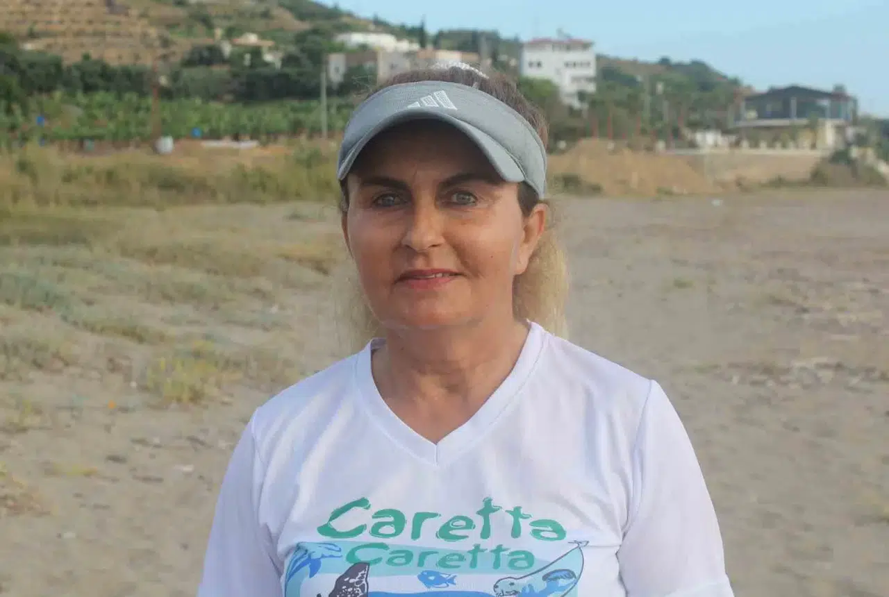 Antalya’da Aksi Dönen Caretta Carettanın Yardımına Vatandaşlar Yetişti