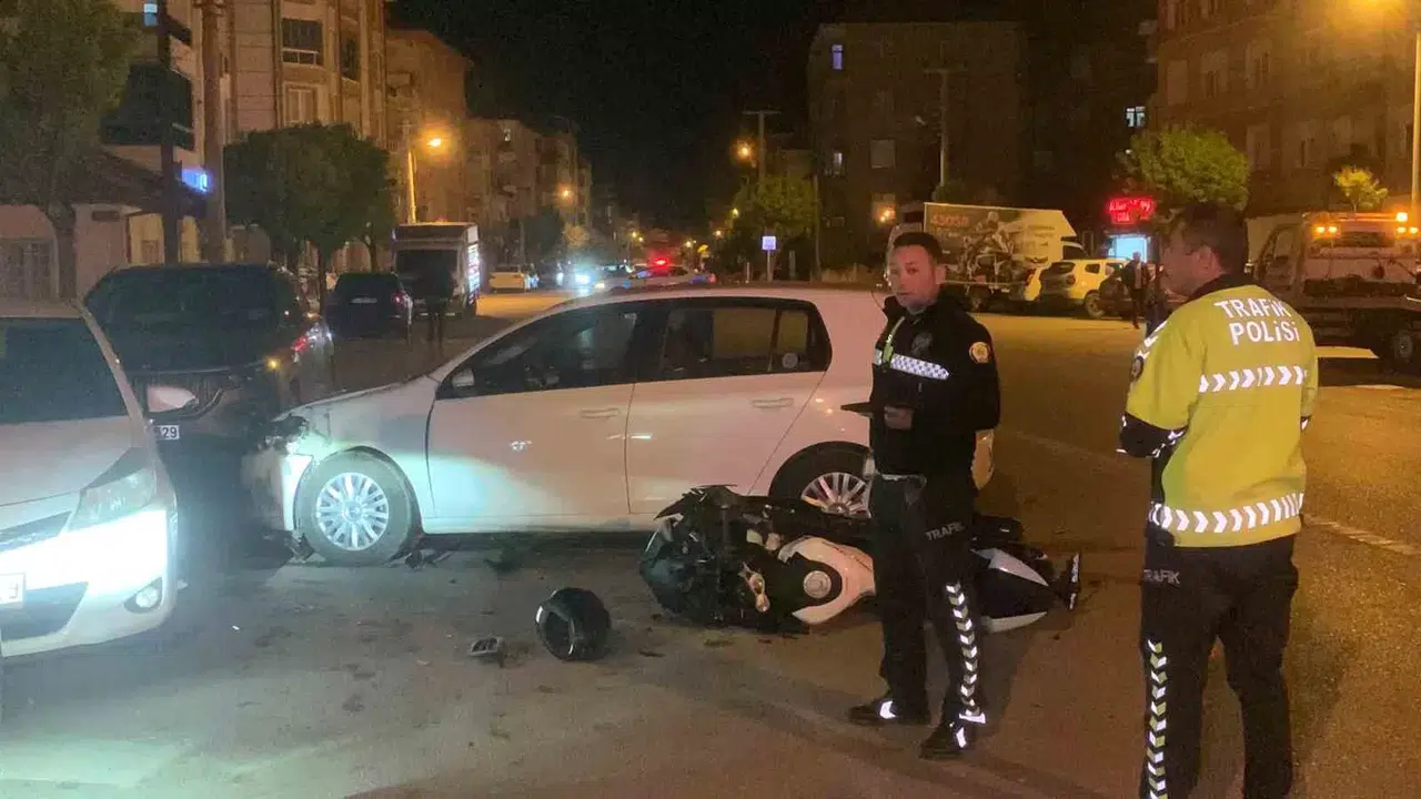 Arabayla Çarpışan Motosiklet Şoförü Ağır Yaralandı
