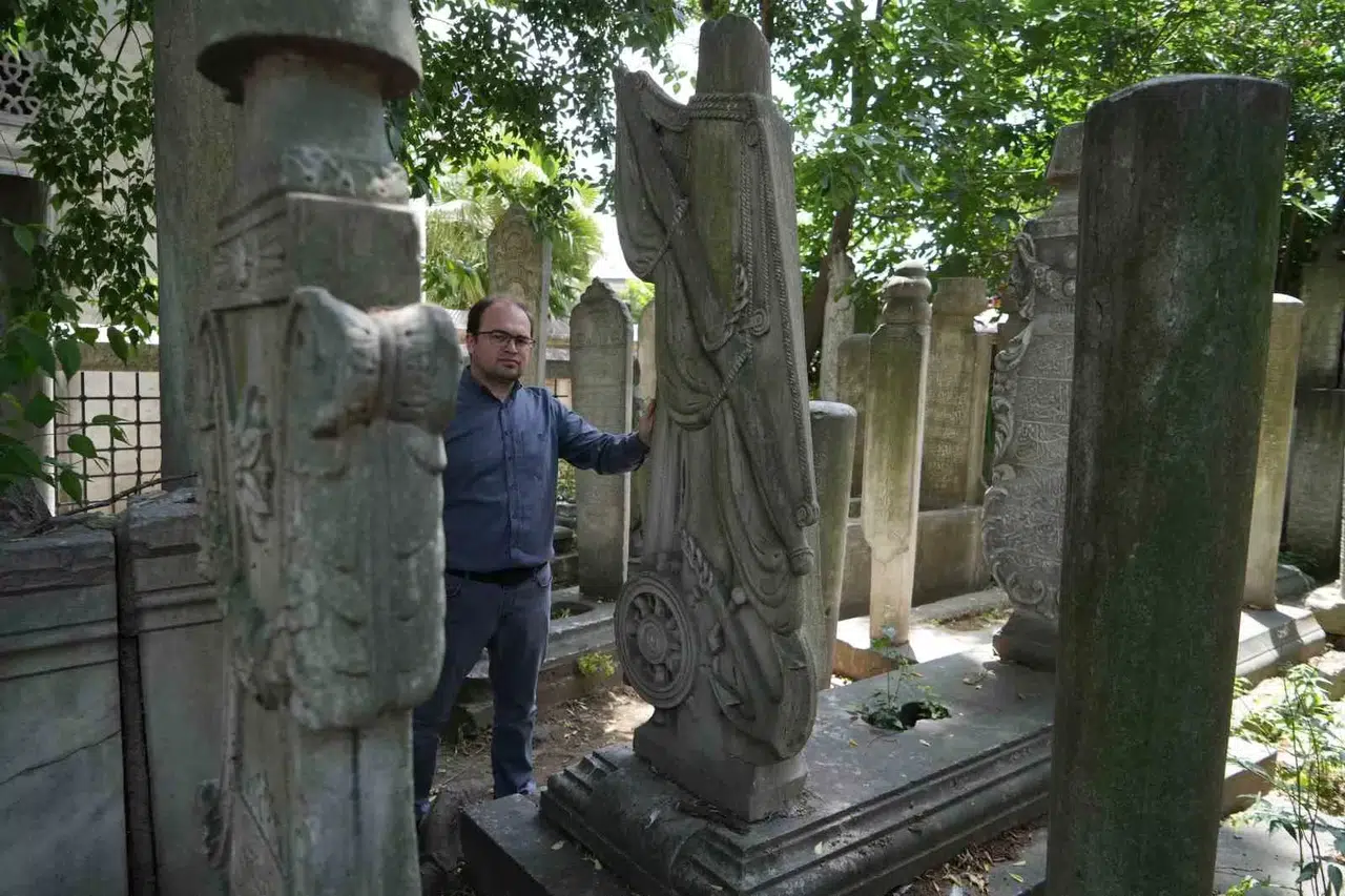 Araştırmacı - Müellif Osmanlı Mezar Taşlarındaki Sırları Anlattı