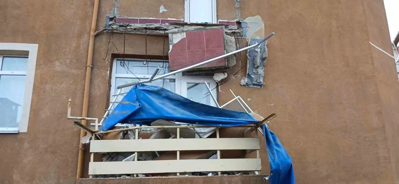 Avcılar’da Balkonu Çöken 6 Katlı Binanın Tahliyesine Karar Verildi