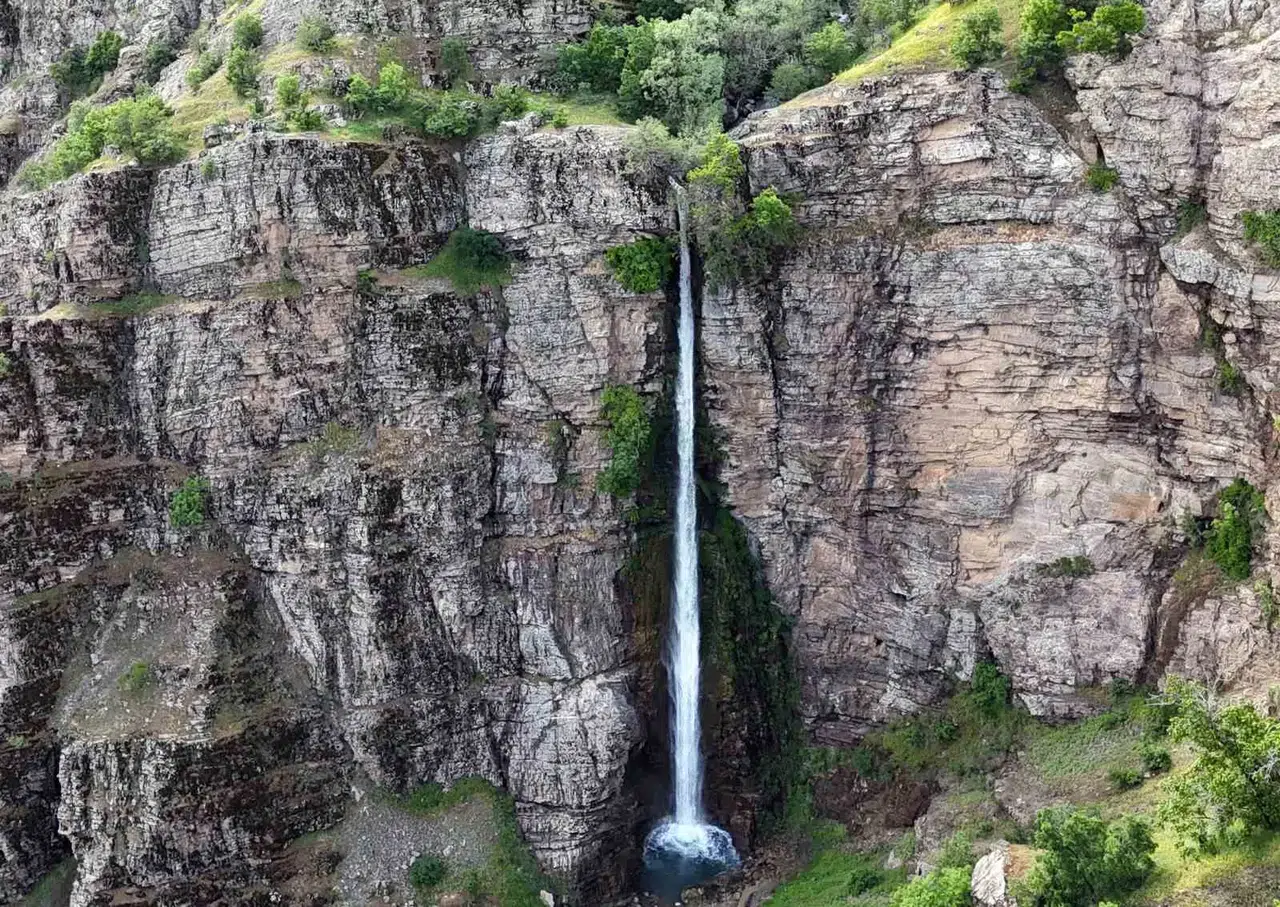 Bitlis’teki Gümüşkanat Şelalesi Havadan Görüntülendi