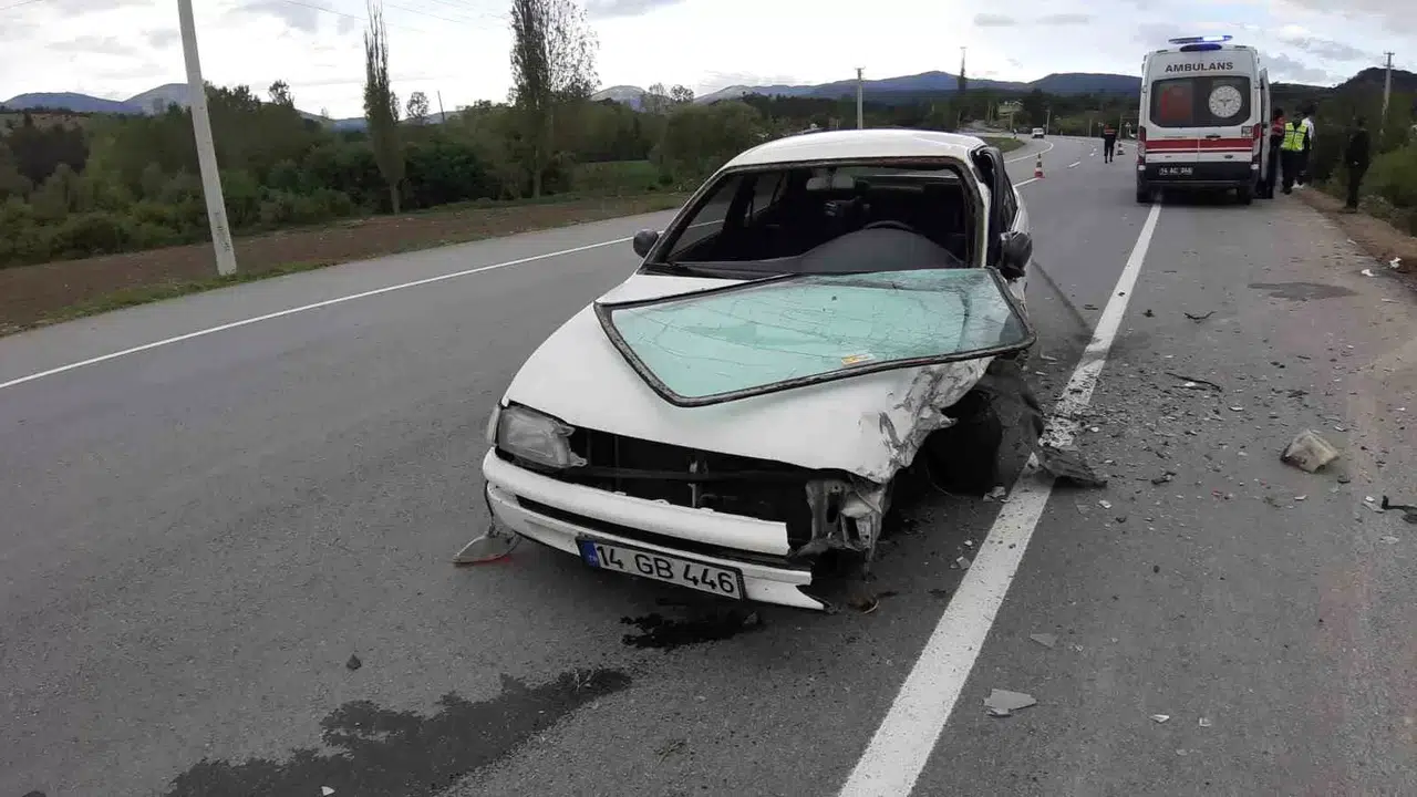 Bolu’da İki Araba Çarpıştı: 4 Yaralı