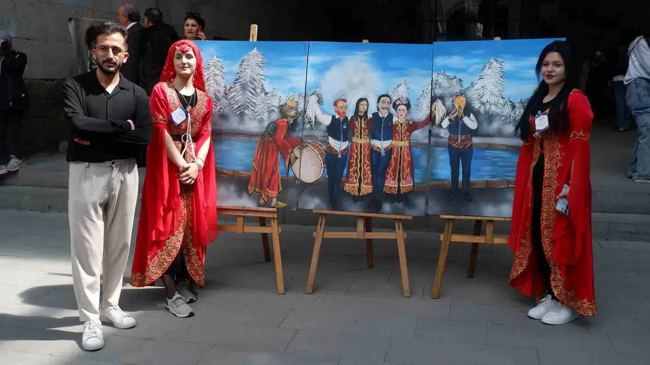 Çığlık, Salvador Kolu, Frida Kahlo, Mona Lisa, Van Gogh ve Kaplumbağa Terbiyecisi Bar Oynadı