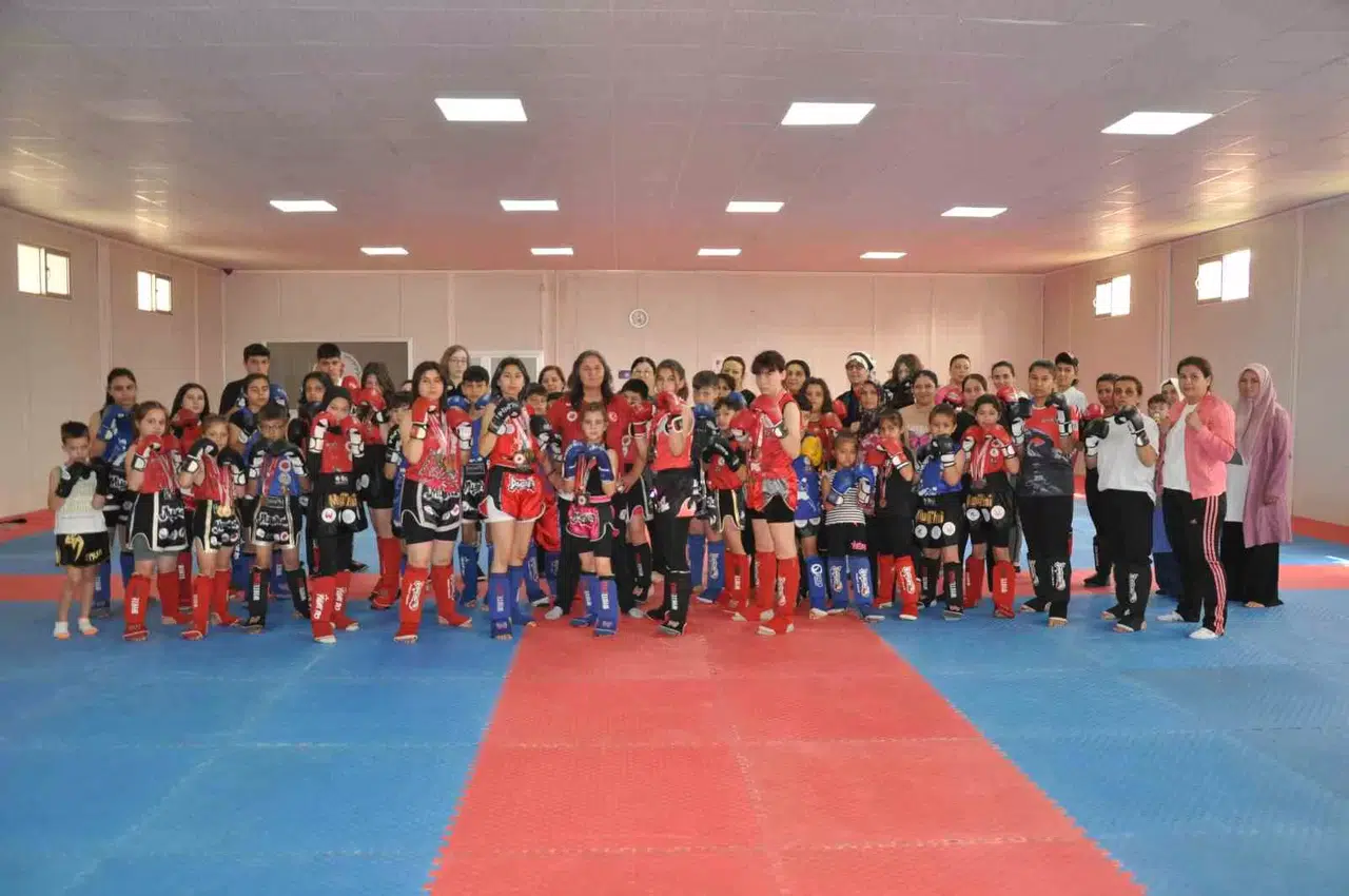 Dünya Şampiyonu Muay Thai Sportmenler Anneleriyle Karşılaşmalara Hazırlanıyor