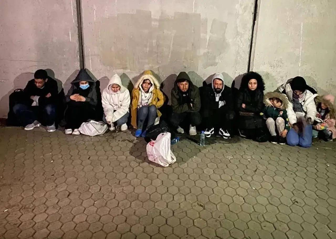 Edirne’de 21 Kaçak Göçmen ve 2 Organizatör Yakalandı