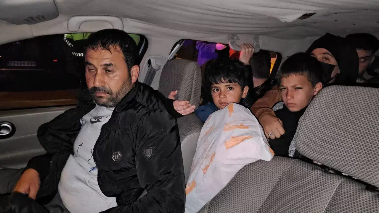 Edirne’de "Dur" İhtarına Uymayan Arabanın İçinden 17 Kişi Çıktı