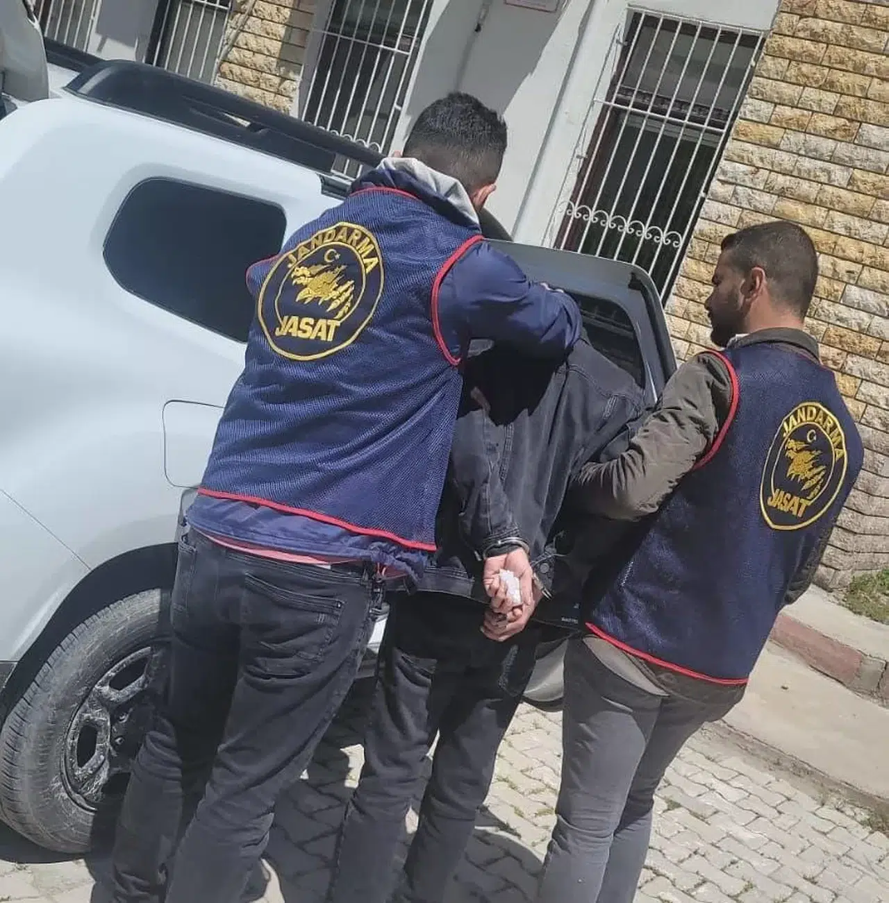 Elazığ’da Hakkında 5 Farklı Kabahatten 27 Yıl Katılaşmış Mahpus Cezası Bulunan Şahıs Yakalandı
