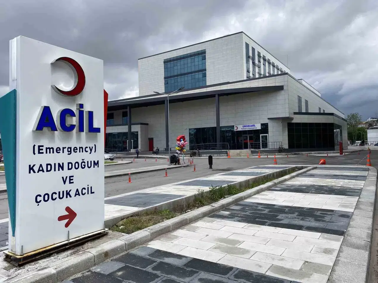 Elektrik Akımına Kapılan 6 Yaşındaki Çocuk Düşerek Başını Yere Çarptı